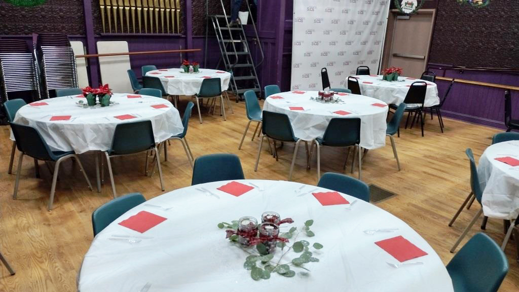 Empty tables before the crowds arrived